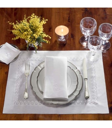 Geometric embroidery dinner set