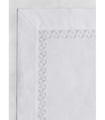 Geometric embroidery dinner set