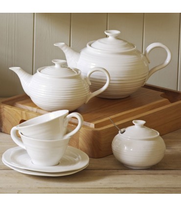 Tea pot by Sophie Conran